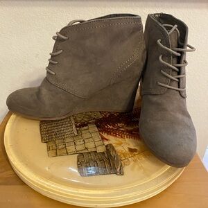 Arizona Jeans Women’s Wedge Lace Up Bootie, Tan, Size 9 1/2